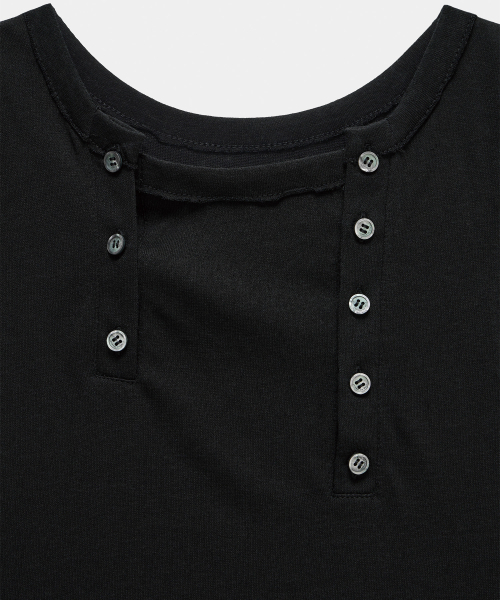 ETRE AU SOMMET(エトレオソメ)の「Two-Line Button Short Sleeveless (Black)(Tシャツ/カットソー・レディース・その他・FREE)」の6枚目の写真
