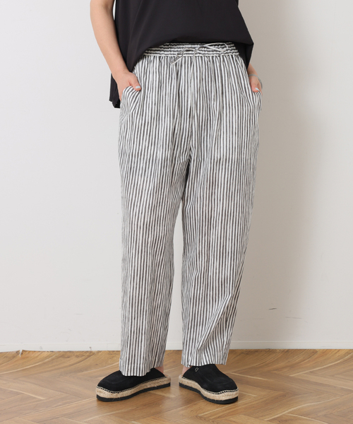 JOURNAL STANDARD LUXE(ジャーナルスタンダード ラックス)の「CLストライプ イージーテーパーパンツ(その他パンツ・レディース・チャコールグレー/レッド/ベージュ・FREE)」の1枚目の写真
