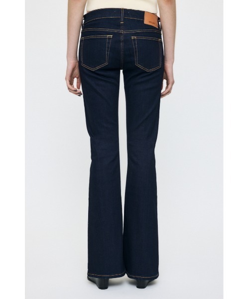 MOUSSY（マウジー）の「【26年AW新作】LOWRISE Rebirth BOOTCUT（デニムパンツ・レディース・ワンウォッシュ/ダークブルー・25inch/26inch/24inch/23inch）」の14枚目の写真