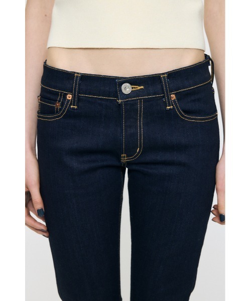 MOUSSY（マウジー）の「【26年AW新作】LOWRISE Rebirth BOOTCUT（デニムパンツ・レディース・ワンウォッシュ/ダークブルー・25inch/26inch/24inch/23inch）」の15枚目の写真