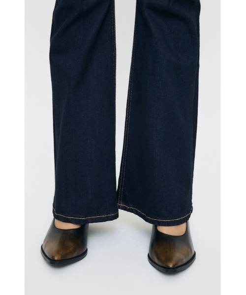 MOUSSY（マウジー）の「【26年AW新作】LOWRISE Rebirth BOOTCUT（デニムパンツ・レディース・ワンウォッシュ/ダークブルー・25inch/26inch/24inch/23inch）」の17枚目の写真