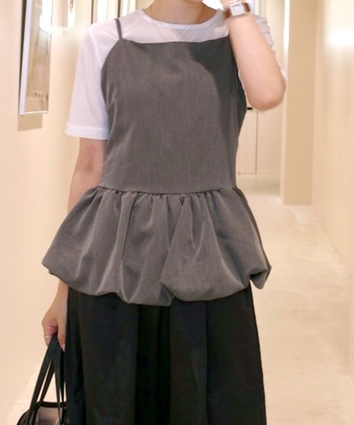ISOOK（アイスー）の「バックリボンペプラムキャミソールビスチェ(eri. select) / キャミビスチェ レイヤード 重ね着 チュニック（キャミソール・レディース・ダークグレー/ブラック・FREE）」の2枚目の写真