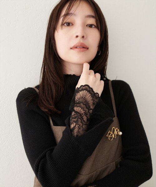 natural couture(ナチュラルクチュール)の「袖口レースもちもちリブタートル(ニット/セーター・レディース・ブラック系その他/チャコールグレー/ブラック/モカ/グレー/サックスブルー/グレイッシュベージュ/オフホワイト・FREE)」の3枚目の写真