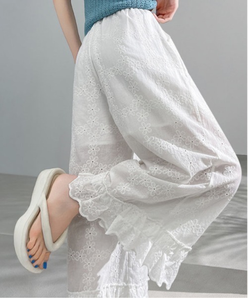 &soiree(アンドソワレ)の「チェックレースデザインイージーワイドパンツ(その他パンツ・レディース・ホワイト・SMALL/MEDIUM/LARGE/X-LARGE)」の3枚目の写真