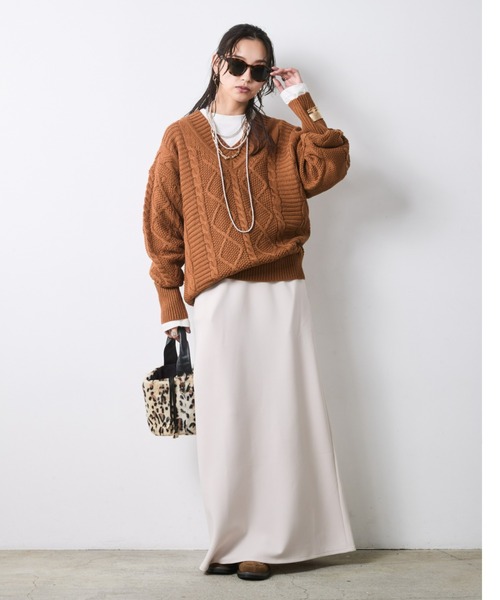 CHIC STYLE(シックスタイル)の「ケーブル編Vネックロングスリーブニットプルオーバー<大きいサイズ有>シックスタイル(ニット/セーター・レディース・アイボリー/グレー/キャメル・5L/4L/3L/LL/L/M)」の4枚目の写真