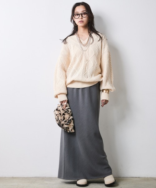 CHIC STYLE(シックスタイル)の「ケーブル編Vネックロングスリーブニットプルオーバー<大きいサイズ有>シックスタイル(ニット/セーター・レディース・アイボリー/グレー/キャメル・5L/4L/3L/LL/L/M)」の5枚目の写真