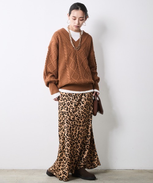 CHIC STYLE(シックスタイル)の「ケーブル編Vネックロングスリーブニットプルオーバー<大きいサイズ有>シックスタイル(ニット/セーター・レディース・アイボリー/グレー/キャメル・5L/4L/3L/LL/L/M)」の6枚目の写真