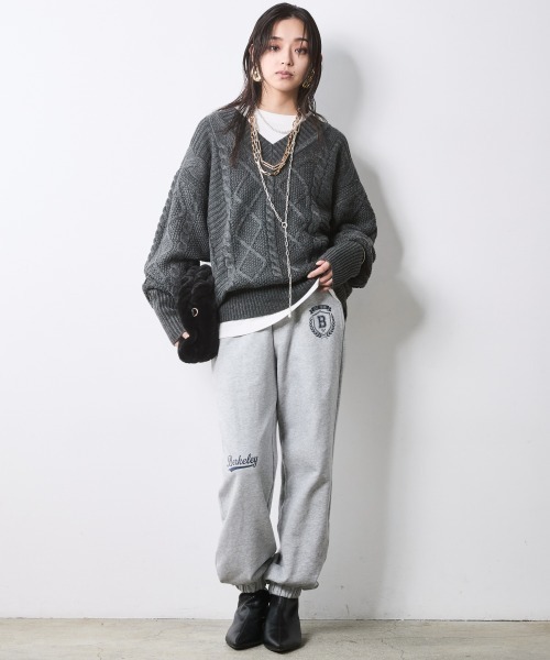 CHIC STYLE(シックスタイル)の「ケーブル編Vネックロングスリーブニットプルオーバー<大きいサイズ有>シックスタイル(ニット/セーター・レディース・アイボリー/グレー/キャメル・5L/4L/3L/LL/L/M)」の11枚目の写真