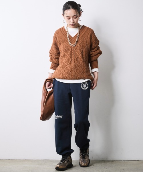 CHIC STYLE(シックスタイル)の「ケーブル編Vネックロングスリーブニットプルオーバー<大きいサイズ有>シックスタイル(ニット/セーター・レディース・アイボリー/グレー/キャメル・5L/4L/3L/LL/L/M)」の12枚目の写真