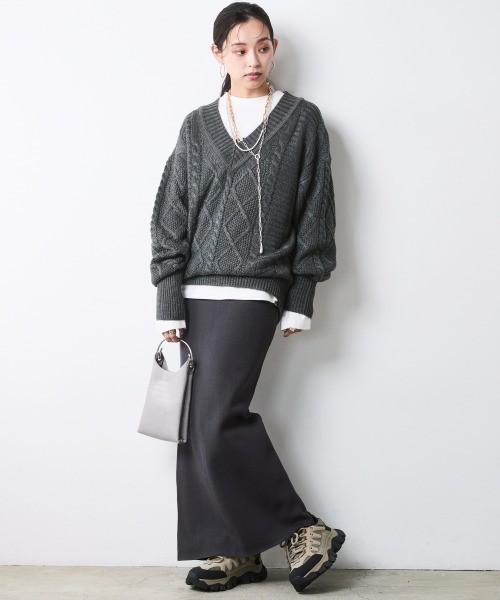 CHIC STYLE(シックスタイル)の「ケーブル編Vネックロングスリーブニットプルオーバー<大きいサイズ有>シックスタイル(ニット/セーター・レディース・アイボリー/グレー/キャメル・5L/4L/3L/LL/L/M)」の13枚目の写真