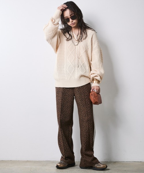 CHIC STYLE(シックスタイル)の「ケーブル編Vネックロングスリーブニットプルオーバー<大きいサイズ有>シックスタイル(ニット/セーター・レディース・アイボリー/グレー/キャメル・5L/4L/3L/LL/L/M)」の21枚目の写真