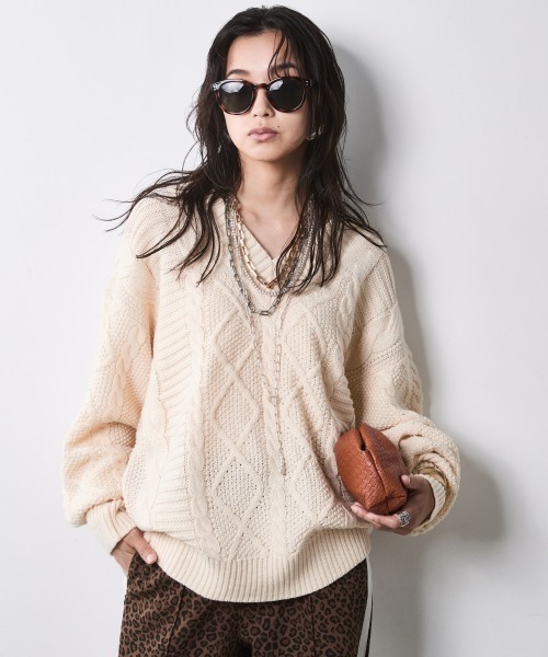 CHIC STYLE(シックスタイル)の「ケーブル編Vネックロングスリーブニットプルオーバー<大きいサイズ有>シックスタイル(ニット/セーター・レディース・アイボリー/グレー/キャメル・5L/4L/3L/LL/L/M)」の22枚目の写真