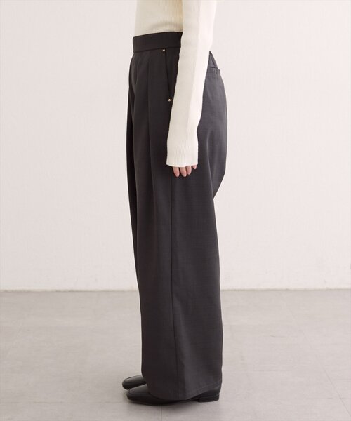 natural couture（ナチュラルクチュール）の「ツータックイージースラックスパンツ（その他パンツ・レディース・ライトベージュ/チャコールグレー/ブラウン・FREE）」の9枚目の写真