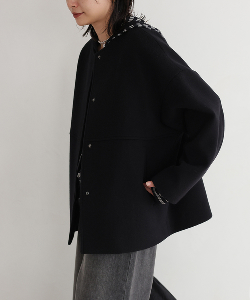 JOURNAL STANDARD（ジャーナルスタンダード）の「《追加》スーパー140ビーバーノーカラーショートコート（ノーカラーコート・レディース・ブラック/チョコ/ホワイト×ホワイト/グレー・36/38）」の17枚目の写真