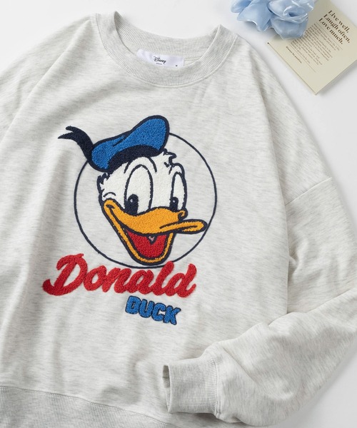 Disney(ディズニー)の「【71】【Disney/ディズニー】ミッキーマウス/ミニーマウス/ドナルドダック/デイジー/裏毛 ワイドシルエット クルーネック スウェット/トレーナー/オーバーサイズ/キャラクター/サガラ刺繍/レディース(S)(スウェット・レディース・パープル/チャコールグレー/オートミール/ピンク・M/L)」の3枚目の写真