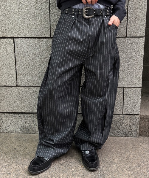 kutir(クティール)の「ASSORT TUCK DESIGN CHINO PANTS / アソートタックデザインチノパン(その他パンツ・メンズ・チャコールグレー/ベージュ/ブラック・SMALL/MEDIUM/LARGE)」の1枚目の写真