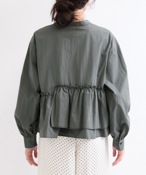 le cercle ADAM ET ROPE'(ルセルクルアダムエロペ)の「裾フリルブラウス(シャツ/ブラウス・レディース・チャコールグレー/ブルー/マスタード・FREE)」の15枚目の写真