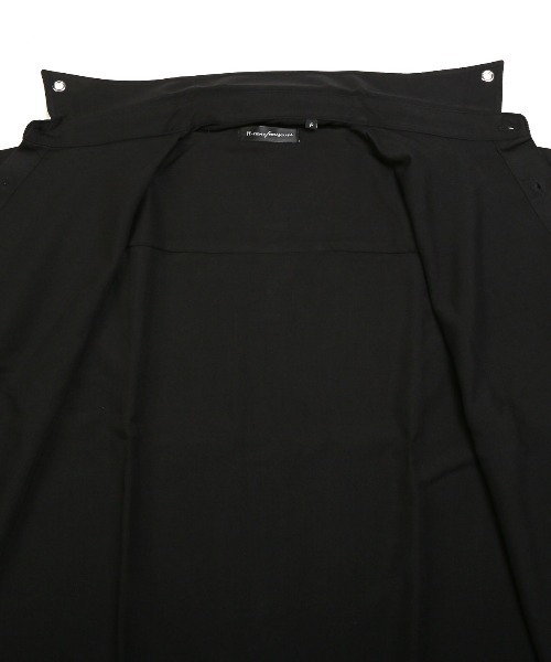 LUXSTYLE(ラグスタイル)の「チェーンネックカラーピン付き無地ロング丈半袖シャツ(シャツ/ブラウス・メンズ・ホワイト/ブラック・FREE)」の6枚目の写真