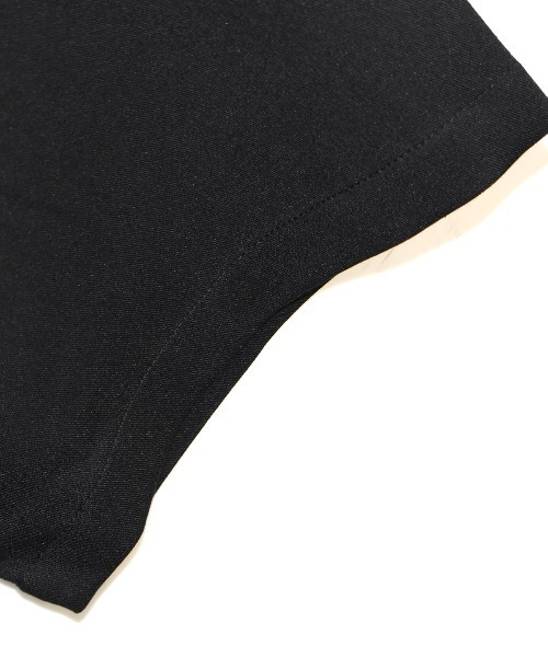 LUXSTYLE(ラグスタイル)の「チェーンネックカラーピン付き無地ロング丈半袖シャツ(シャツ/ブラウス・メンズ・ホワイト/ブラック・FREE)」の7枚目の写真