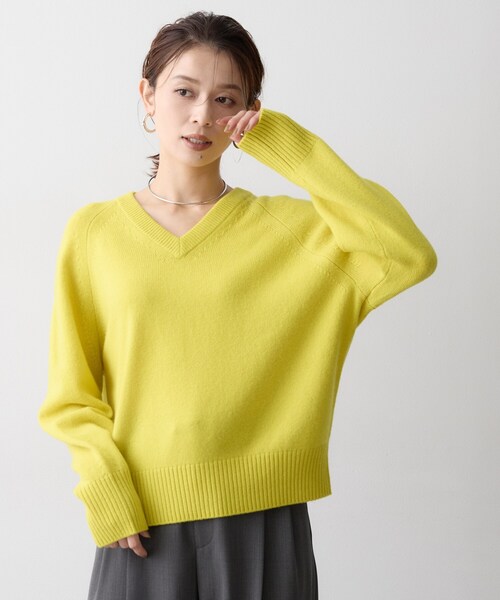 UNTITLED(アンタイトル)の「ウールカシミヤVネックニット(ニット/セーター・レディース・サックスブルー/ピンク/ナチュラル/オフホワイト/イエロー系その他・02)」の4枚目の写真