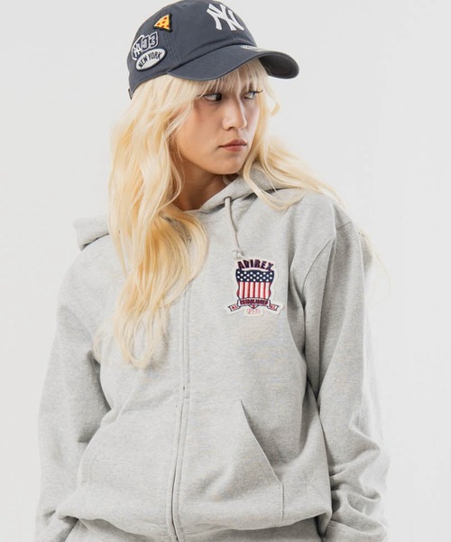 AVIREX(アヴィレックス)の「AVIREX -SIGNATURE VARSITY LOGO ZIP PZRKA(パーカー・メンズ・ブラック/グレー/ホワイト・L/M/XL)」の3枚目の写真