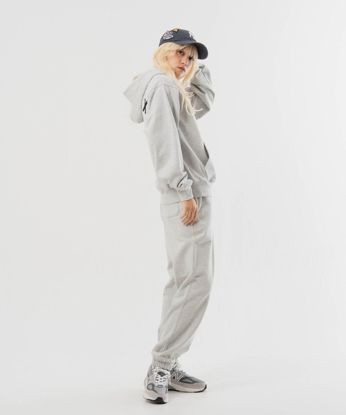 AVIREX(アヴィレックス)の「AVIREX -SIGNATURE VARSITY LOGO ZIP PZRKA(パーカー・メンズ・ブラック/グレー/ホワイト・L/M/XL)」の15枚目の写真