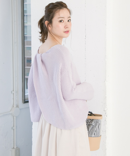 URBAN RESEARCH（アーバンリサーチ）の「UR BACKねじり片畦ニット（ニット/セーター・レディース・ライトカーキ/オフホワイト/ラベンダー・FREE）」の3枚目の写真