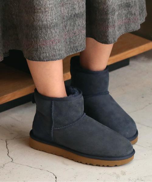 UGG（アグ）の「＜UGG（アグ）＞クラシックミニ ムートンブーツ 2 ◆（ブーツ・レディース・オリーブ/グレー/ブラック/ネイビー/ブラウン/ダークブラウン・7/5/6/8）」の6枚目の写真