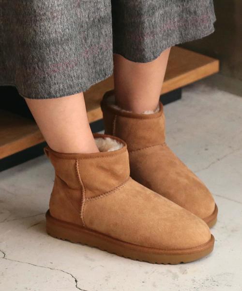 UGG（アグ）の「＜UGG（アグ）＞クラシックミニ ムートンブーツ 2 ◆（ブーツ・レディース・オリーブ/グレー/ブラック/ネイビー/ブラウン/ダークブラウン・7/5/6/8）」の4枚目の写真