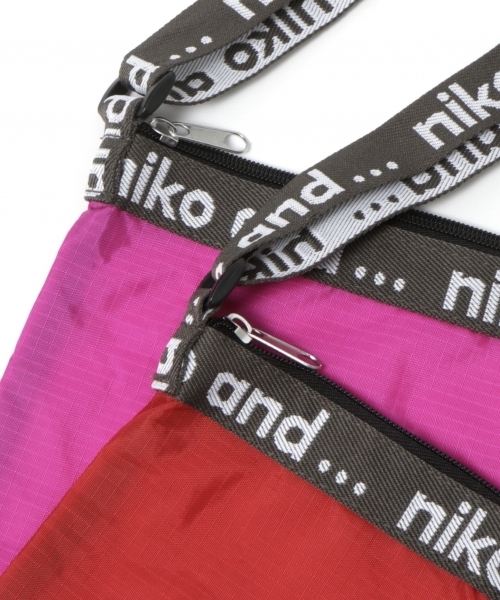 niko and...（ニコアンド）の「オリジナルテープロゴサコッシュ（ショルダーバッグ・レディース・レッド/ブルー/パープル/ネイビー/ライトイエロー/その他1/セージグリーン/ピンク/ブラック/カーキ/ライラック・0）」の19枚目の写真