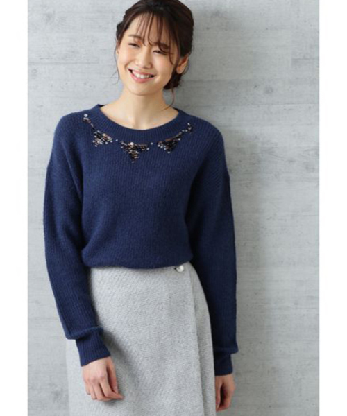 NATURAL BEAUTY BASIC（ナチュラルビューティーベーシック）の「スパンコールネックニット（ニット/セーター・レディース・グレー/ネイビー/ベージュ・MEDIUM）」の3枚目の写真