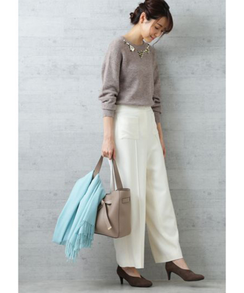 NATURAL BEAUTY BASIC（ナチュラルビューティーベーシック）の「スパンコールネックニット（ニット/セーター・レディース・グレー/ネイビー/ベージュ・MEDIUM）」の10枚目の写真