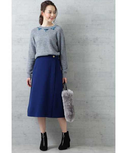 NATURAL BEAUTY BASIC（ナチュラルビューティーベーシック）の「スパンコールネックニット（ニット/セーター・レディース・グレー/ネイビー/ベージュ・MEDIUM）」の6枚目の写真