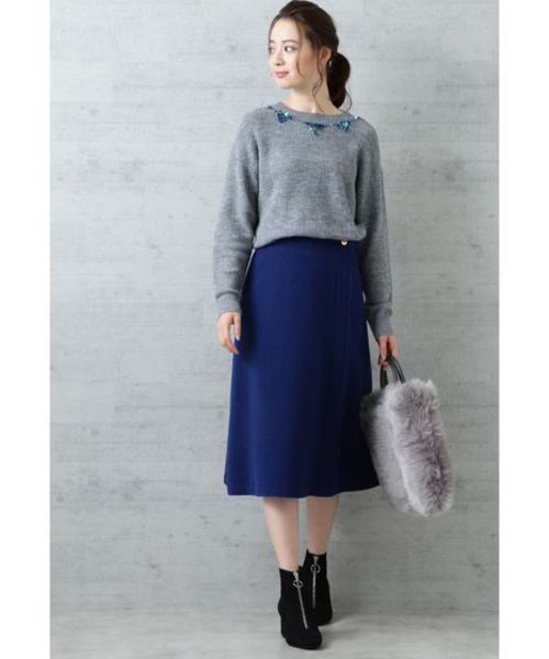 NATURAL BEAUTY BASIC（ナチュラルビューティーベーシック）の「スパンコールネックニット（ニット/セーター・レディース・グレー/ネイビー/ベージュ・MEDIUM）」の4枚目の写真