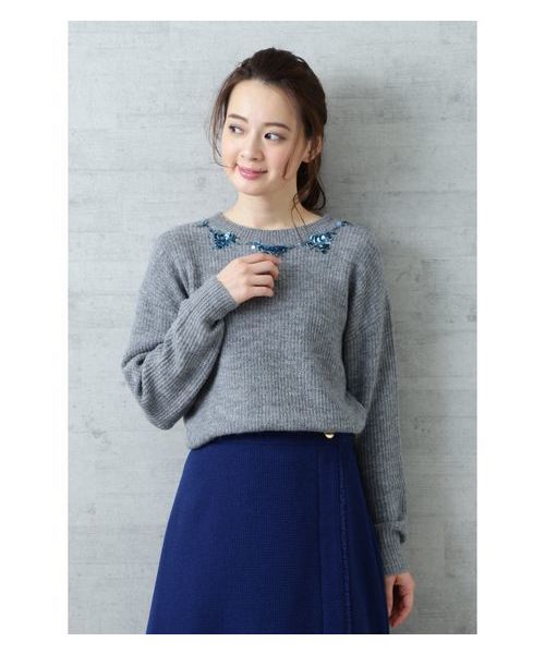 NATURAL BEAUTY BASIC（ナチュラルビューティーベーシック）の「スパンコールネックニット（ニット/セーター・レディース・グレー/ネイビー/ベージュ・MEDIUM）」の13枚目の写真