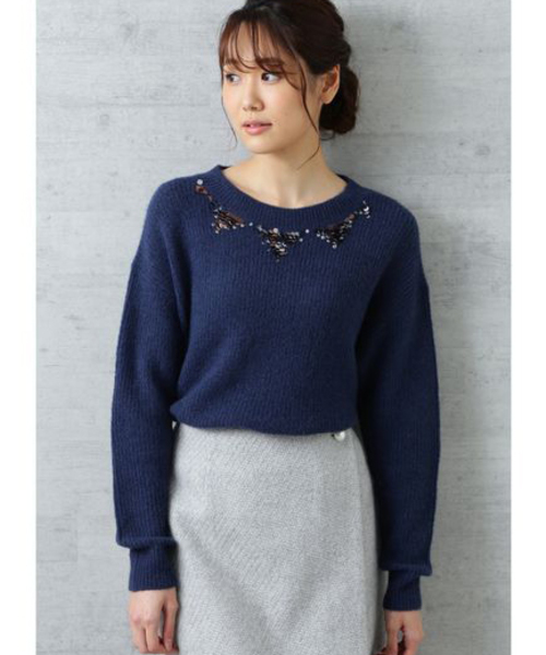 NATURAL BEAUTY BASIC（ナチュラルビューティーベーシック）の「スパンコールネックニット（ニット/セーター・レディース・グレー/ネイビー/ベージュ・MEDIUM）」の9枚目の写真