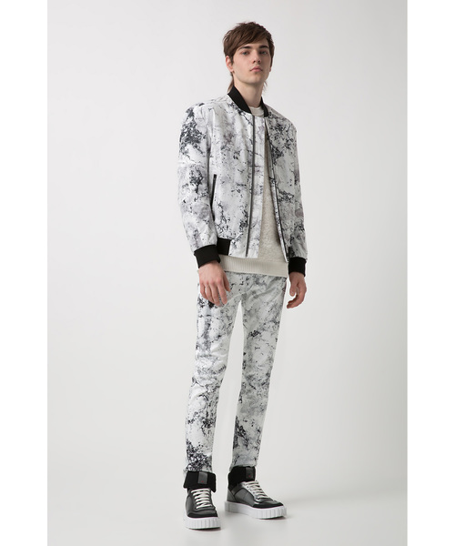 HUGO（ヒューゴ）の「ボンバー ジャケット イン ア カモフラージュプリント（MA-1・メンズ・ホワイト系その他・S/M/L/XL/XS/XXL）」の3枚目の写真