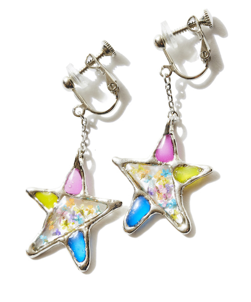 麗しの 七色の ステンドグラスの置物 手近におけて イヤリング