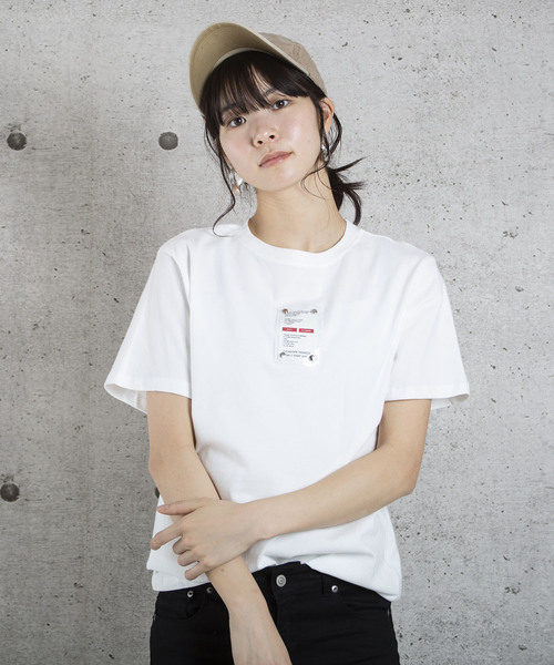lala Born(ララボーン)の「lalaBorn/タグデザインTシャツ(Tシャツ/カットソー・レディース・ホワイト/ブラック/パープル/ピンク・FREE)」の2枚目の写真