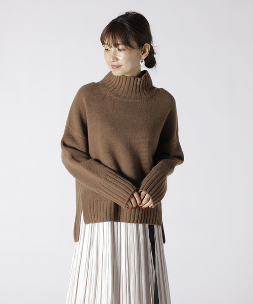 美品 プルミエアロンディスモン ハイネック ニット レッド オーバーサイズ プルミエアロンディスモン ケーブル編みハイネックセーター 赤 アラン