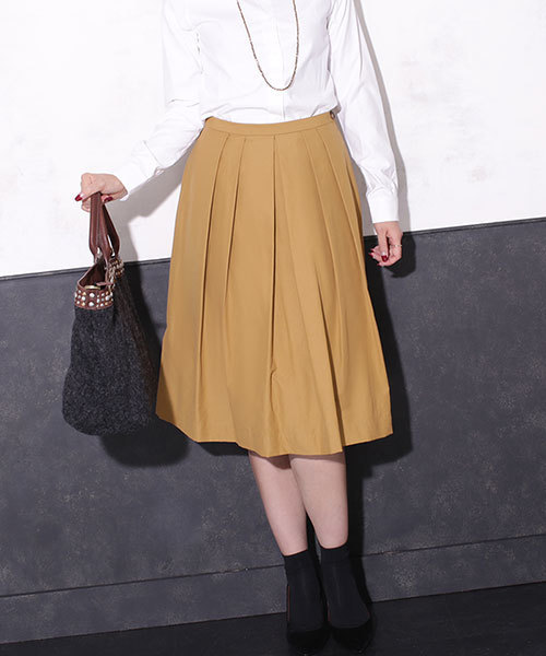 NANO universe(ナノユニバース)の「タックミディフレアスカート(スカート・レディース・ブラック/キャメル/グリーン・FREE)」の3枚目の写真