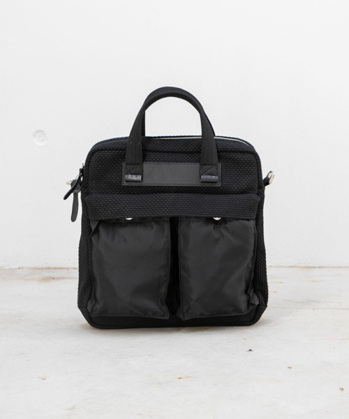 Cabas (キャバ)の「CaBas N°66 Helmet bag small(ショルダーバッグ・レディース・ブラック/カーキ/ネイビー/ホワイト×ブラック・SMALL)」の3枚目の写真