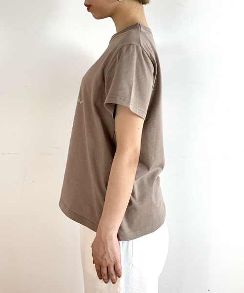 studio CLIP（スタディオクリップ）の「[取扱い店舗限定]イラストレーターyohさんコラボTシャツ（Tシャツ/カットソー・レディース・グリーン系その他6/ホワイト系その他7/ブラウン系その他5/ホワイト系その他4/ブラック系その他3/カーキ/ホワイト系その他/グレー系その他2/ホワイト/オレンジ/ブルー/ベージュ・FREE）」の14枚目の写真