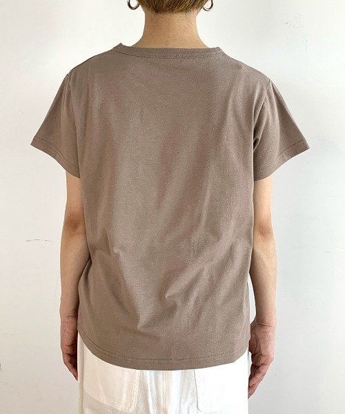 studio CLIP（スタディオクリップ）の「[取扱い店舗限定]イラストレーターyohさんコラボTシャツ（Tシャツ/カットソー・レディース・グリーン系その他6/ホワイト系その他7/ブラウン系その他5/ホワイト系その他4/ブラック系その他3/カーキ/ホワイト系その他/グレー系その他2/ホワイト/オレンジ/ブルー/ベージュ・FREE）」の19枚目の写真