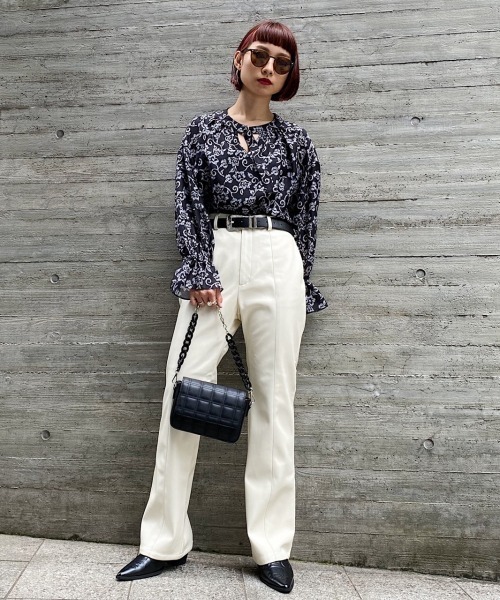 PAGEBOY（ページボーイ）の「モノトーンフラワー2WAYDカンブラウス（シャツ/ブラウス・レディース・ブラック/アイボリー・FREE）」の5枚目の写真