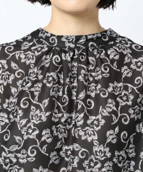 PAGEBOY（ページボーイ）の「モノトーンフラワー2WAYDカンブラウス（シャツ/ブラウス・レディース・ブラック/アイボリー・FREE）」の10枚目の写真