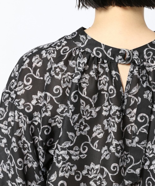 PAGEBOY（ページボーイ）の「モノトーンフラワー2WAYDカンブラウス（シャツ/ブラウス・レディース・ブラック/アイボリー・FREE）」の11枚目の写真