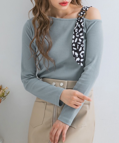 Newlyme(ニューリーミー)の「スカーフ付きワンショルテレコ長袖トップス(Tシャツ/カットソー・レディース・ホワイト/ブラック/ベージュ/レッド/サックスブルー/ブルー系その他/ブラック×ブラック/ベージュ×ブラック/ホワイト×ブラック・MEDIUM/LARGE/X-LARGE)」の8枚目の写真