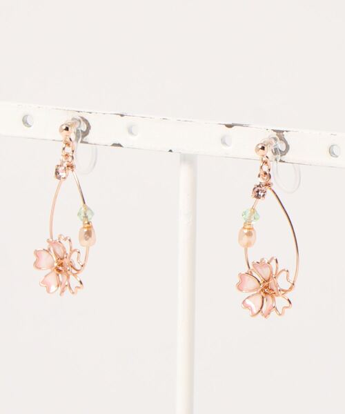 カヤ(カヤ)の「【カヤ】咲き桜イヤリング(イヤリング・レディース・パープル/ピンク/ブルー・FREE)」の1枚目の写真