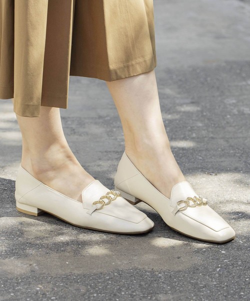 HIMIKO（ヒミコ）の「【HIMIKO】チェーンモチーフ付きスクエアトゥ